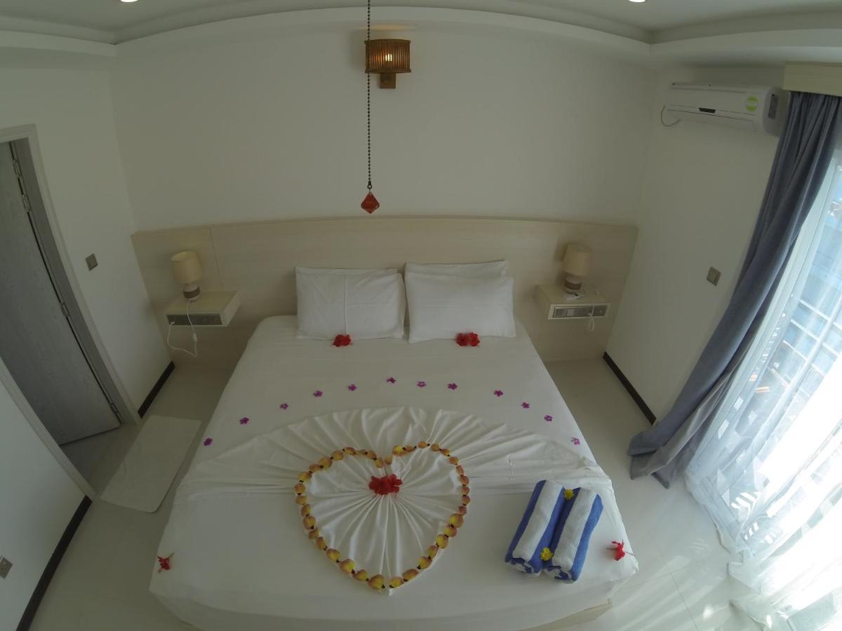 Grand Beach Dhigurah Dhigurah  Exterior foto